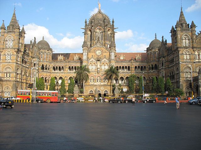 File:Mumbai Train Station.jpg