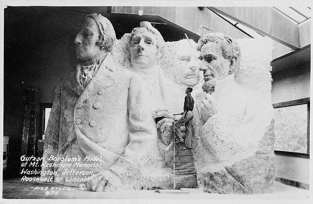 File:Gutzon Borglum's model of Mt. Rushmore memorial.jpg