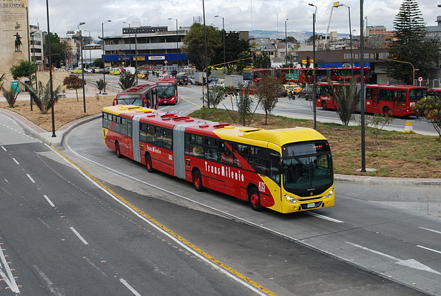 File:Biarticulado en TM.jpg