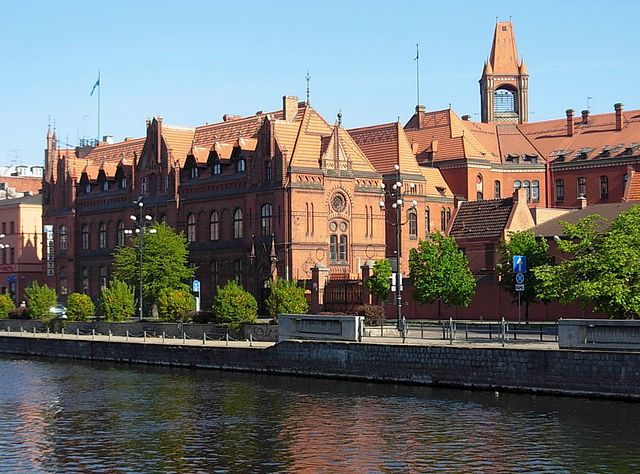 File:Poczta Gł&oacute;wna Bydg od Brdy a.jpg