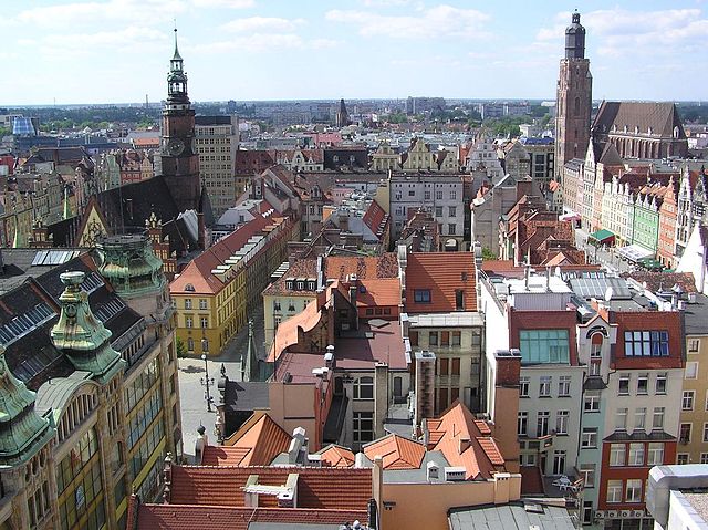 File:Wrocław, widok na rynek z Mostku Czarownic.jpg