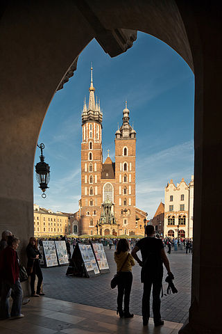 File:Kości&oacute;ł parafialny p.w. Wniebowzięcia NMP (Mariacki), Krak&oacute;w, Rynek Gł&oacute;wny, A-3 01.jpg