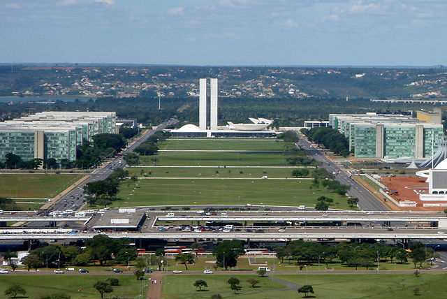 File:Esplanada dos Minist&eacute;rios, Bras&iacute;lia DF 04 2006 (modificada).jpg