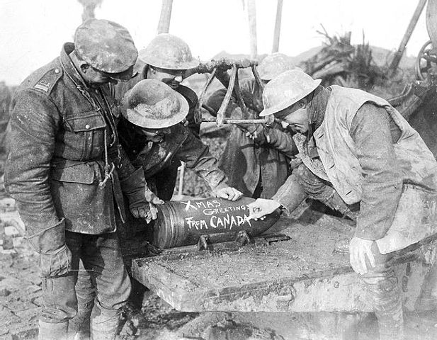 File:CanadianArtillerymen60pdrShellNovember1916.jpg
