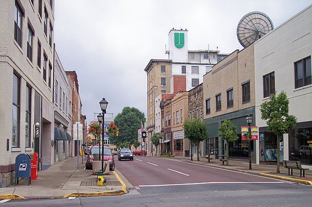 File:Beckley Main Street.jpg