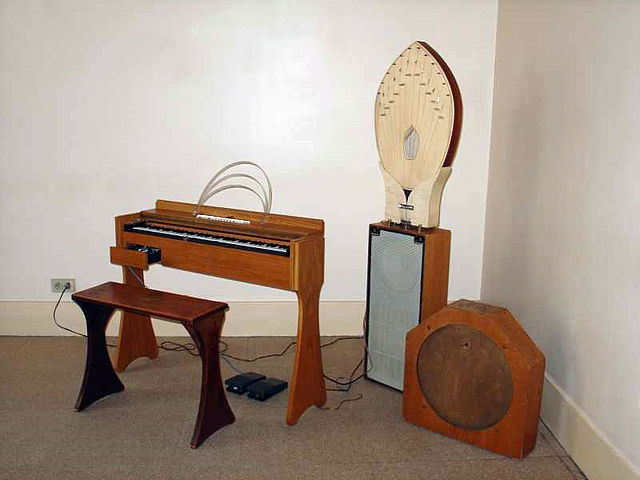 File:Ondes martenot.jpg