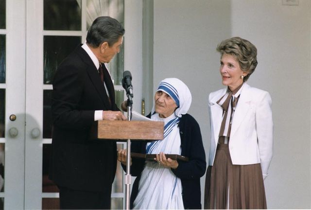 File:President Reagan presents Mother Teresa with the Medal of Freedom 1985.jpg