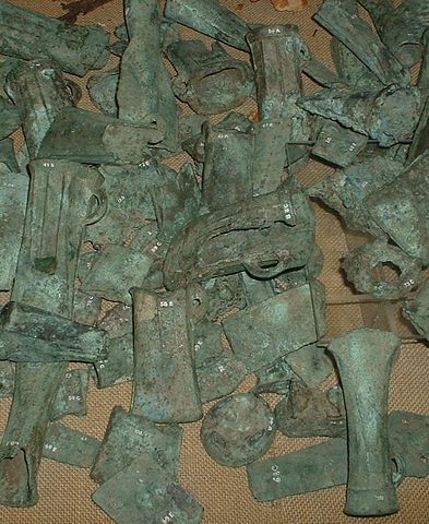 File:Assorted bronze castings.JPG
