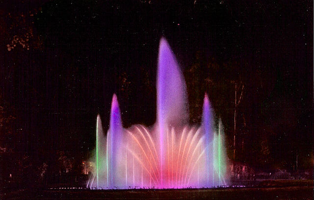 File:Fontana luminosa.jpg