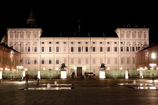 File:PalazzoRealeNotteTorino.jpg