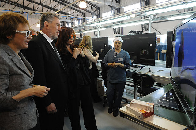 File:Reinauguraci&oacute;n de la planta Newsan.jpg