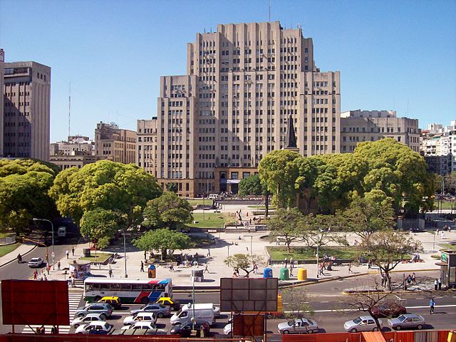 File:Plaza Houssay Av C&oacute;rdoba Facultad Medicina.jpg