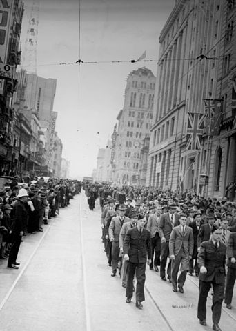 File:StateLibQld 1 126407 R.A.A.F. recruits marching along Queen Street, Brisbane, during World War II.jpg