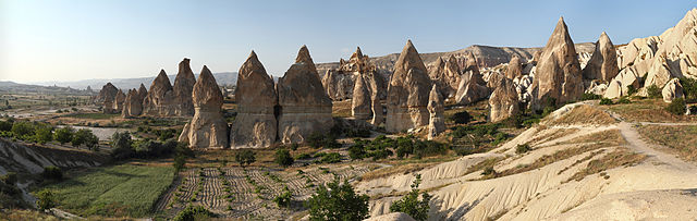 File:Cappadocia Chimneys - DWiW.jpg