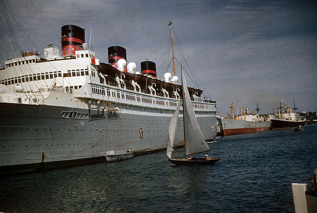 File:The Queen of Bermuda in Bermuda, late 1952 or very early 1953.jpg