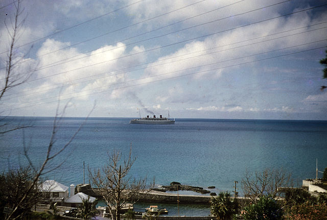 File:The Queen of Bermuda departing the island in December 1952 or January 1953.jpg