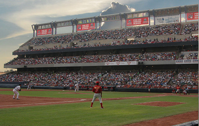 File:Estadio de beisbol en Monterrey.jpg