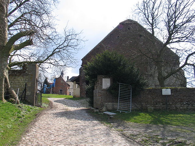 File:800px-North gate Hougoumont.jpg