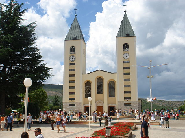 File:Međugorje St.James Church.jpg