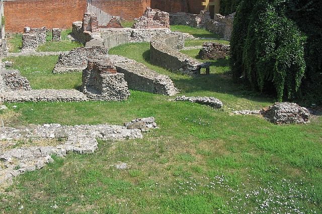 File:Ruins-imperial-complex-milan-.jpg