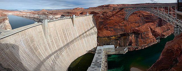 File:Glen canyon dam.jpg