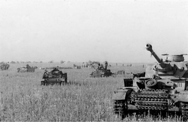 File:Bundesarchiv Bild 101III-Merz-014-12A, Russland, Beginn Unternehmen Zitadelle, Panzer.jpg