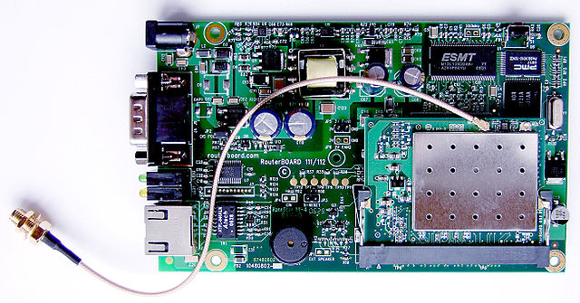 File:RouterBoard 112 with U.FL-RSMA pigtail and R52 miniPCI Wi-Fi card.jpg