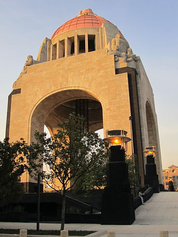 File:Monumento a la Revoluci&oacute;n Mexicana.jpg