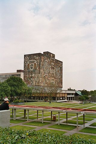 File:UNAM library.jpg