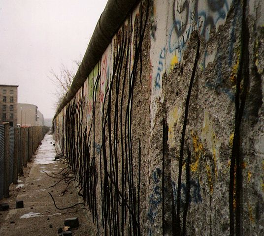 File:Berlin wall 1990.jpg