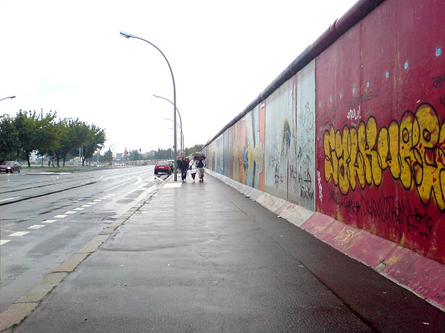 File:Berlin Wall (13-8-2006).jpg