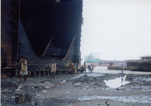 File:Shipbreakingbangladesh2.jpg