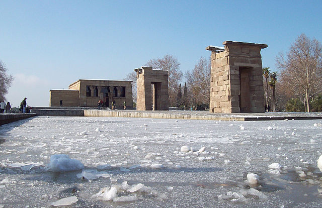 File:Templo de Debod (Madrid) 25.jpg
