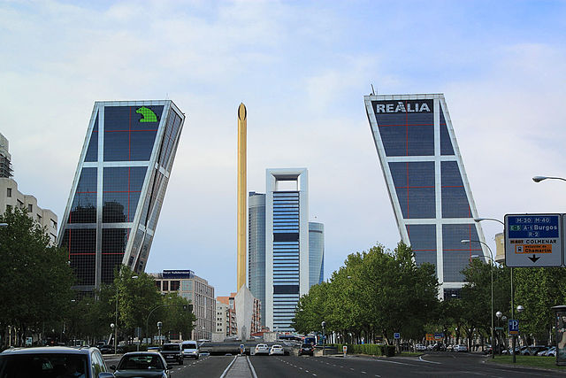 File:Paseo de la Castellana (Madrid) 48.jpg