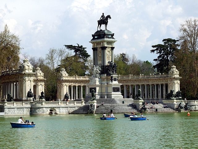 File:Jardines del Buen Retiro de Madrid.jpg