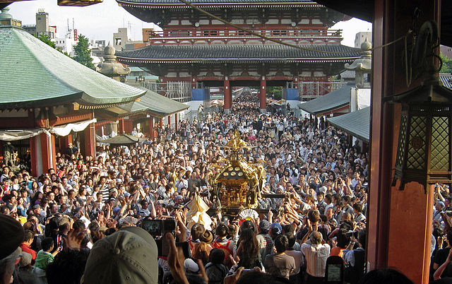 File:View of mikoshi from sensoji Sanja Matsuri 2006-3.jpg