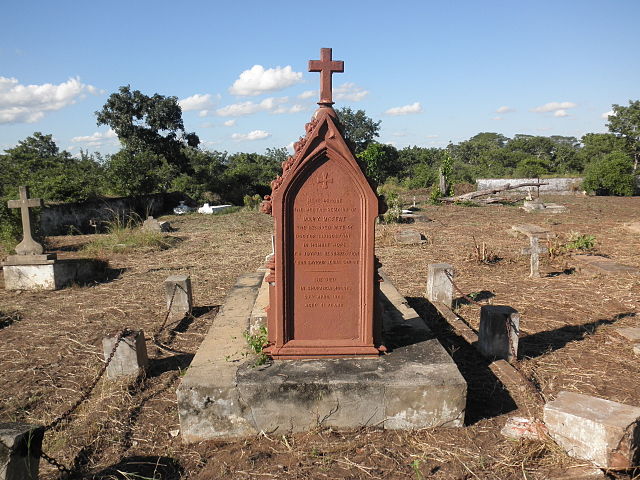File:MaryMoffatGravestone.JPG