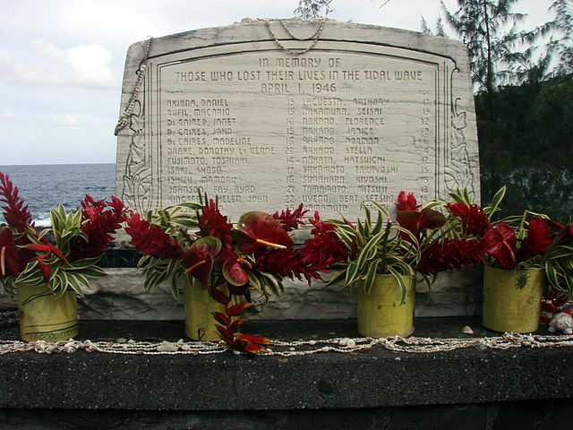 File:The monument to the victims of tsunami.jpg