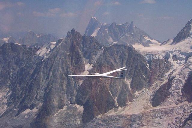 File:Glider at Mont Blanc.jpg