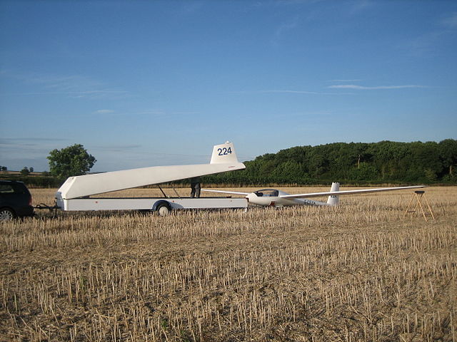 File:Glider retrieve.JPG
