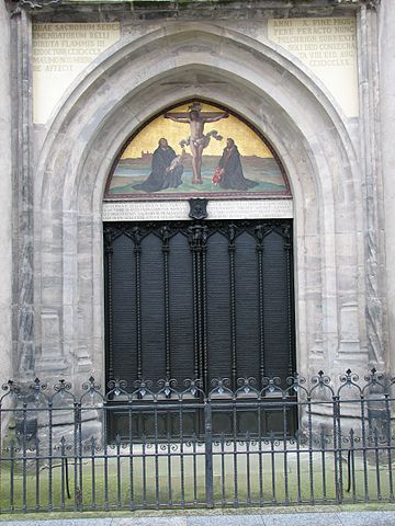 File:Wittenberg Thesentuer Schlosskirche.JPG