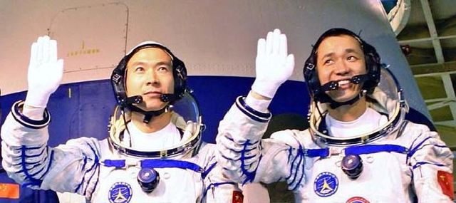 File:NIE Haisheng & FEI Junlong of Shenzhou 6.JPG