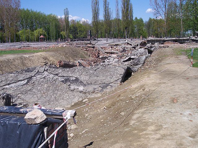 File:Ruin of the gas chamber of Crematorium II.jpg