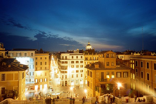 File:Roma-piazza spagna di notte.jpg