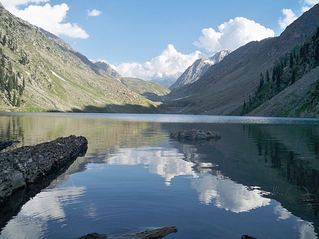 File:Lake Swatvalley x102.JPG