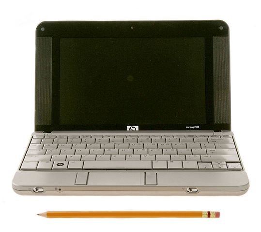 File:HP 2133 Mini-Note PC (front view compare with pencil).jpg