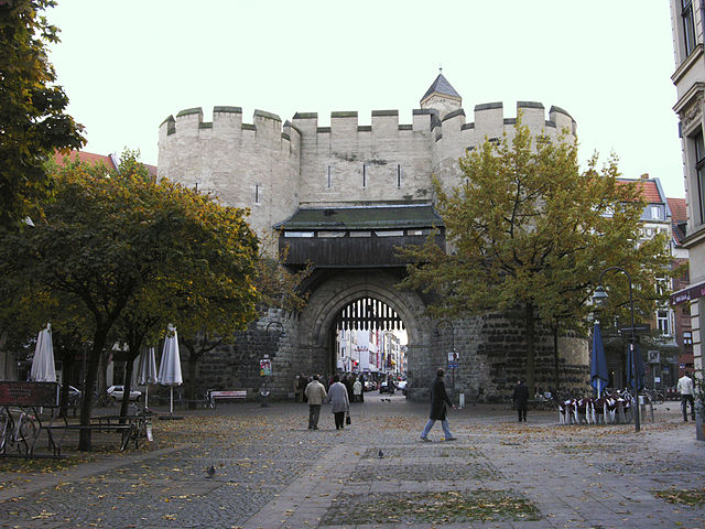 File:K&ouml;ln eigelsteintorburg.jpg