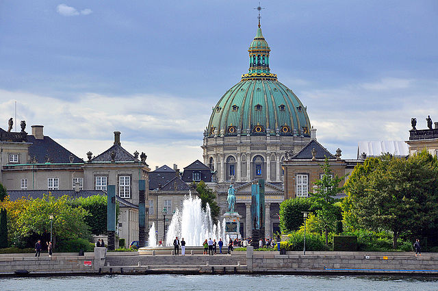 File:Amalienborg and Marble Church view.jpg