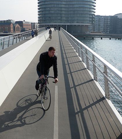 File:Quay Bridge.jpg