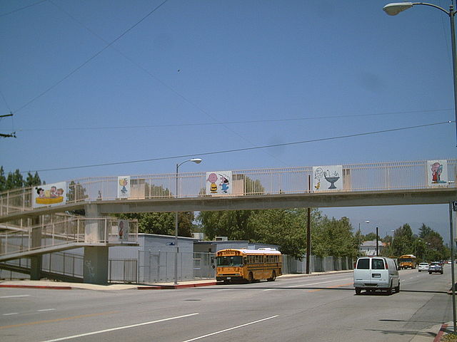 File:Peanuts overpass.jpg